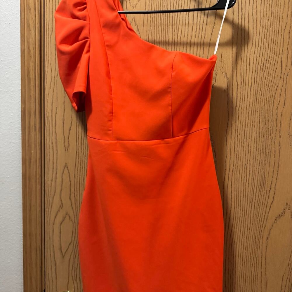 Lulu’s one shoulder dress size Small - Picture 6 of 7